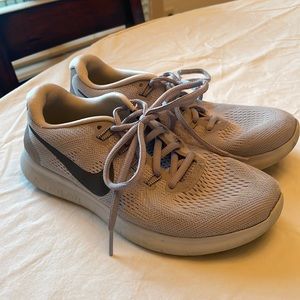 Womens Nike free run size 7.5